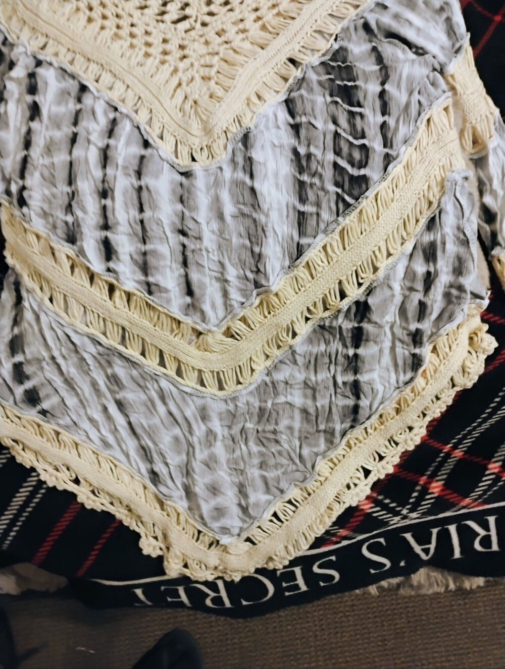 Womens Rare Cream Crochet And Black White And Gray Tie Dye Top U.S. Size Small - Picture 5 of 5